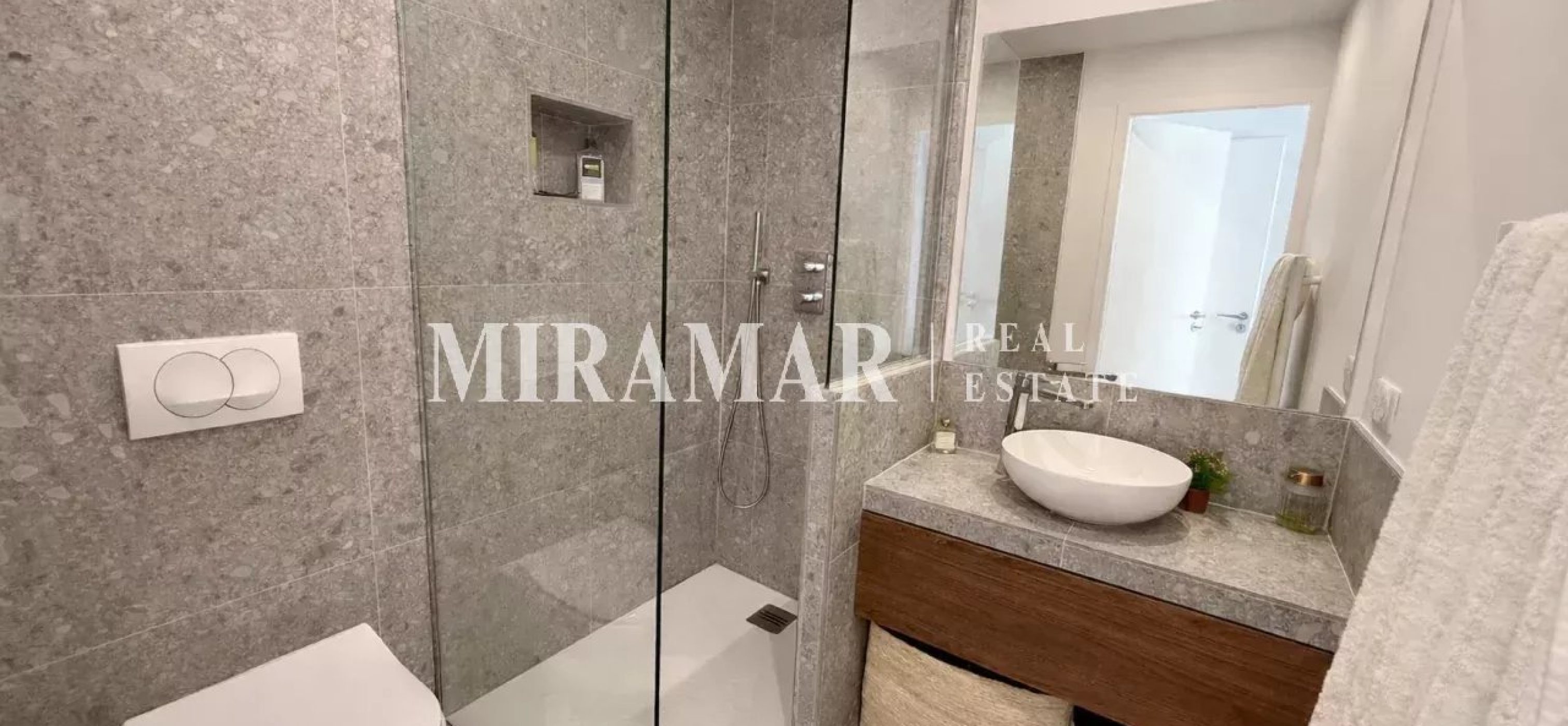 Port de Nice : Rare Dernier Etage