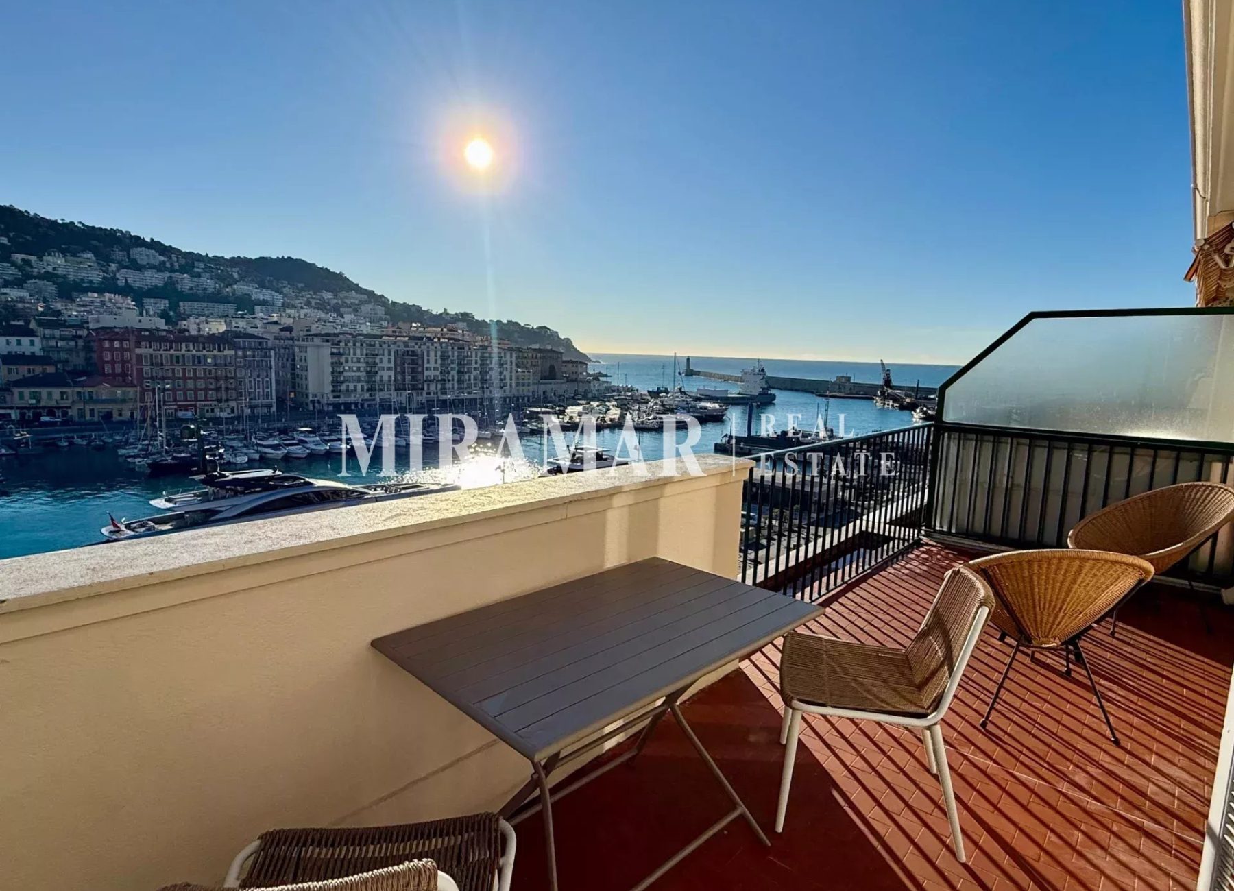 Port de Nice : Rare Dernier Etage