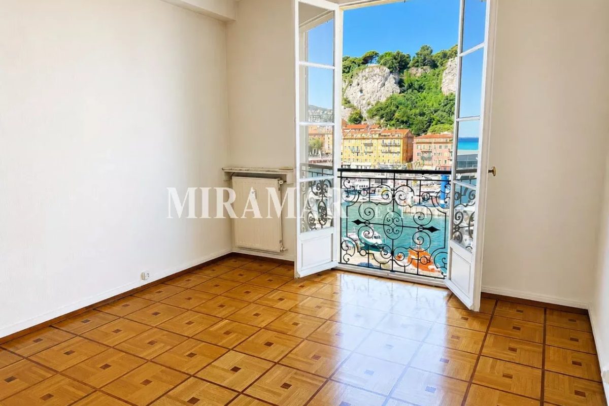Exclusivité : 3/4 Pièces en Avant Dernier Etage  Port de Nice