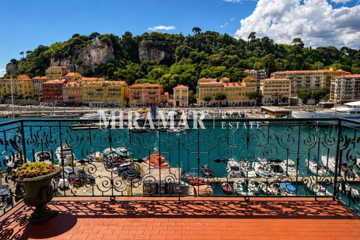 Exclusivité : 3/4 Pièces en Avant Dernier Etage  Port de Nice