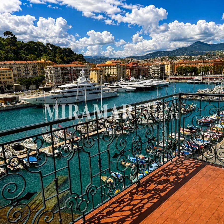 Exclusivité : 3/4 Pièces en Avant Dernier Etage  Port de Nice