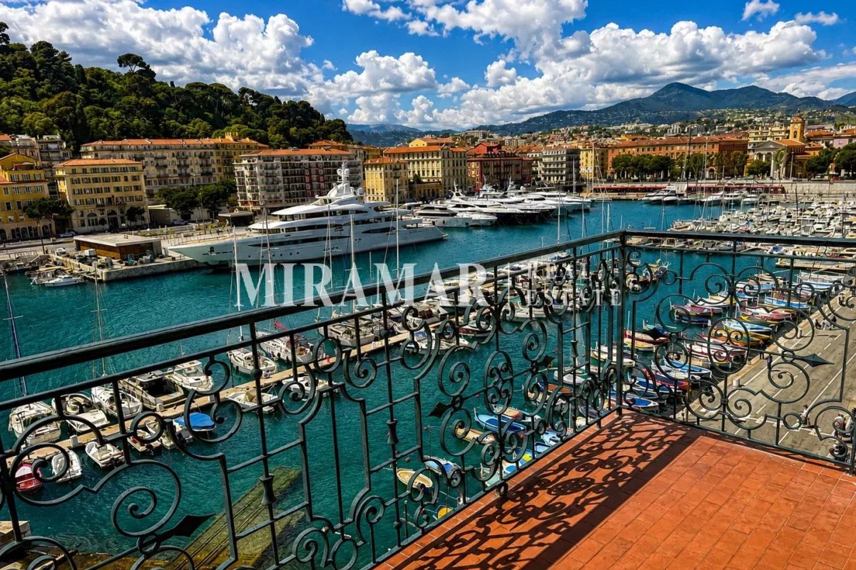 Exclusivité : 3/4 Pièces en Avant Dernier Etage  Port de Nice